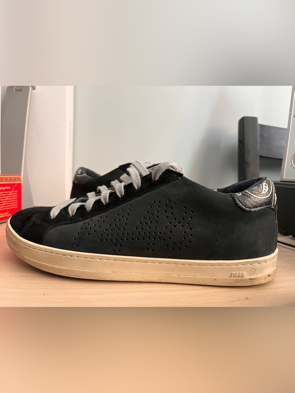 P448 shoes size 39